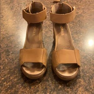 Sorel camel wedges 8.5